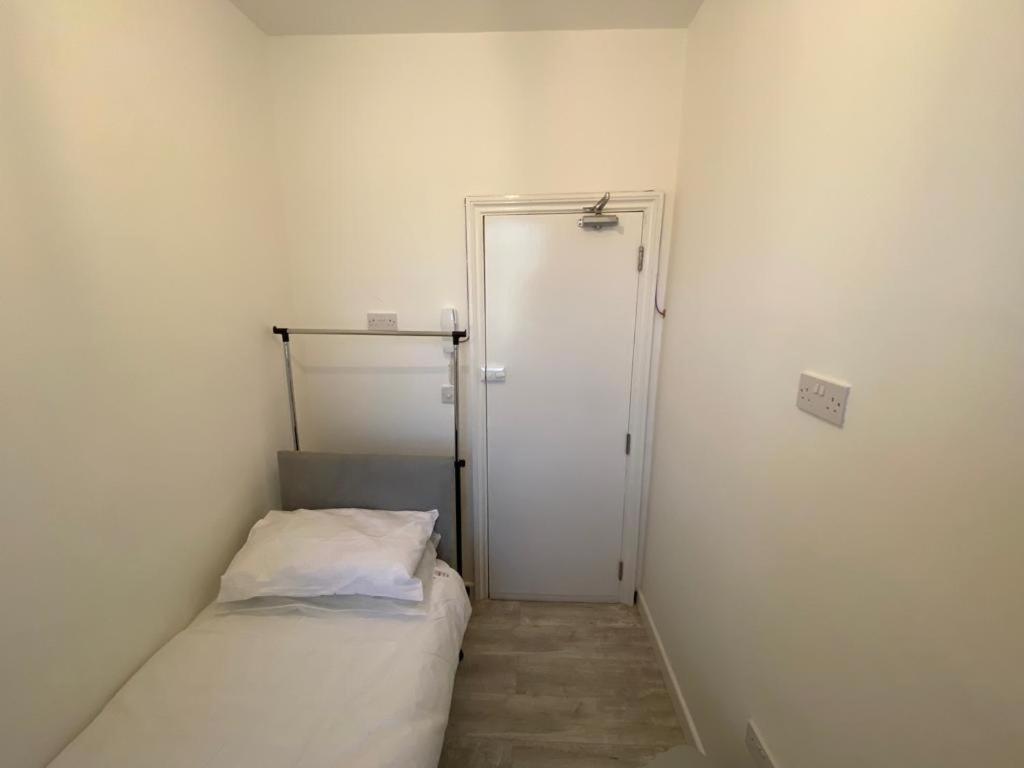 Small Single Room Walking Distance To Hove Station Екстер'єр фото